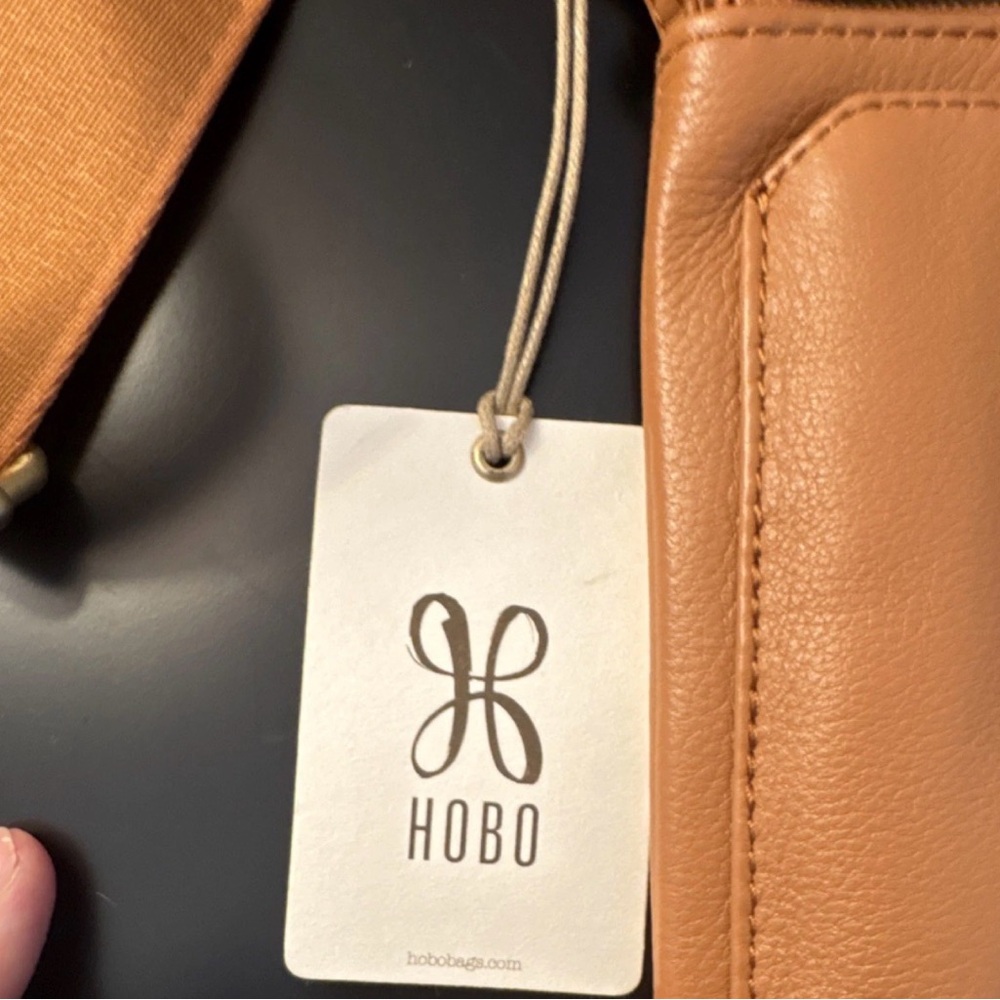HOBO Cass Tan Pebble Leather Crossbody Phone Pouch Adjustable Strap - Picture 5 of 14